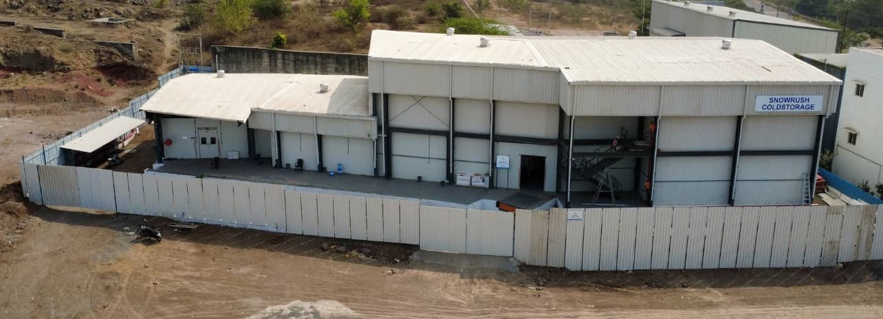 Modern, clean warehouse interior with high ceilings and racks.